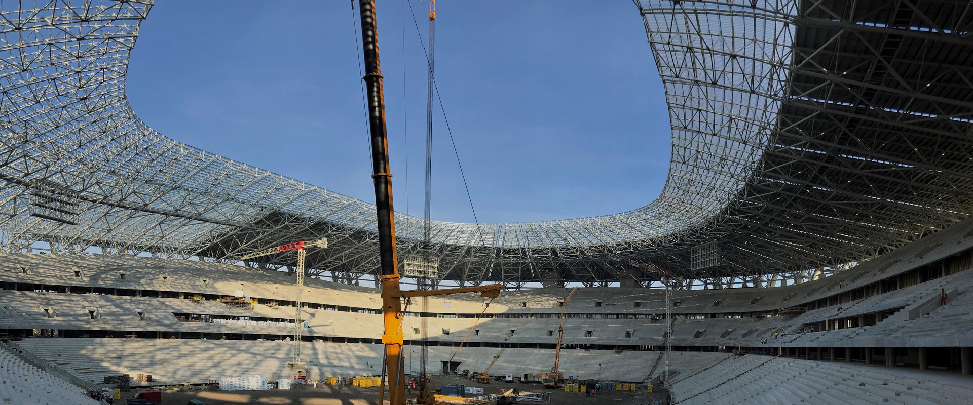 MC-Floor TopSpeed auf den Tribünen des neuen Puskás-Stadion
